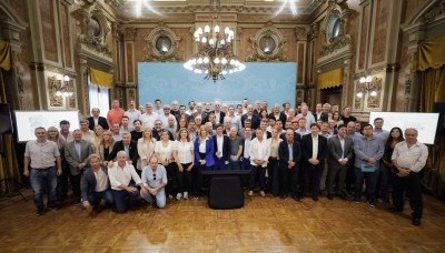 Axel Kicillof dice que repartirá a las comunas fondos que recupere de la Nación