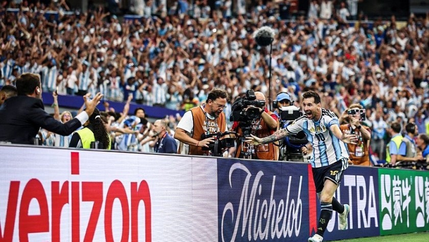 Con récord de Messi, Argentina le ganó 2-0 a Austria y se clasificó a 16avos 