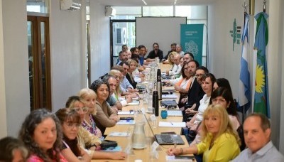 La Provincia ofreció a los gremios docentes un aumento salarial del 7% escalonado en julio y agosto