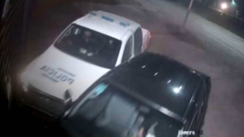 El padre del joven baleado por policías dijo que su hijo está